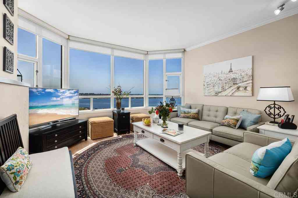 Condo For Rent - 700 W Harbor Drive #1703<br/> San Diego, CA 92101