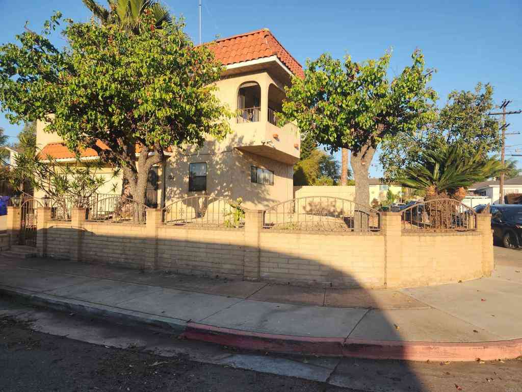 Townhouse For Sale - 4208 Napier Street<br/> San Diego, CA 92110