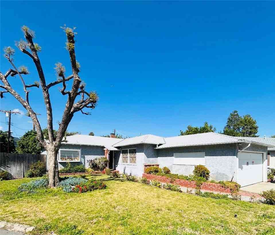 Homes For Sale - 18237 Clark Street<br/> Tarzana, CA 91356