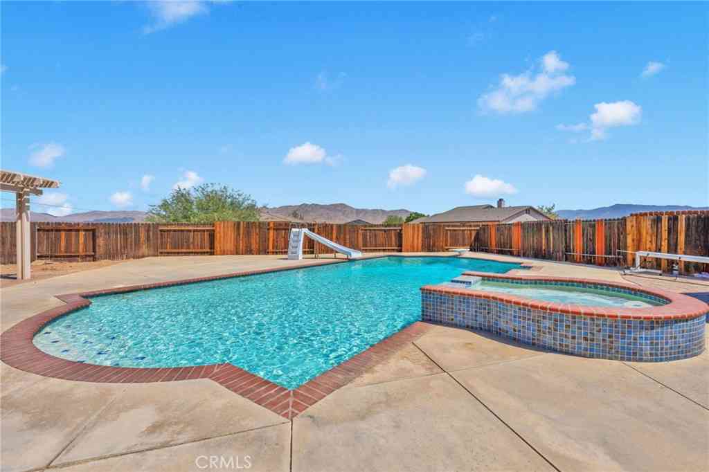 Homes For Sale - 14499 Mirada Place<br/> Apple Valley, CA 92307