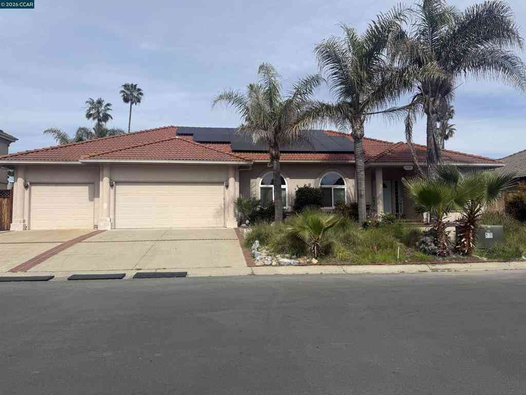 Homes For Sale - 5593 Edgeview Dr<br/> Discovery Bay, CA 94505