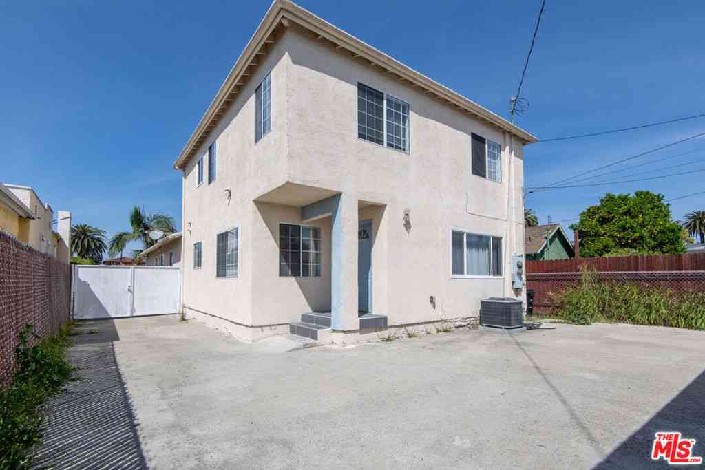 Condo For Rent - 2134 S Cloverdale Avenue<br/> Los Angeles, CA 90016