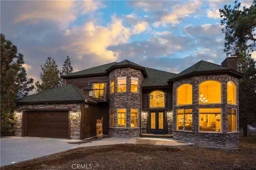 Homes For Sale - 325 Stoney Creek Road<br/> Big Bear Lake, CA 92315