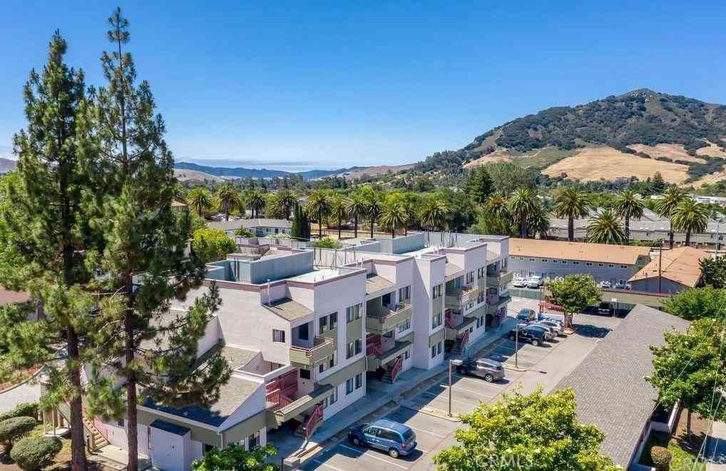 Condo For Rent - 1239 E Foothill Boulevard #207<br/> San Luis Obispo, CA 93405