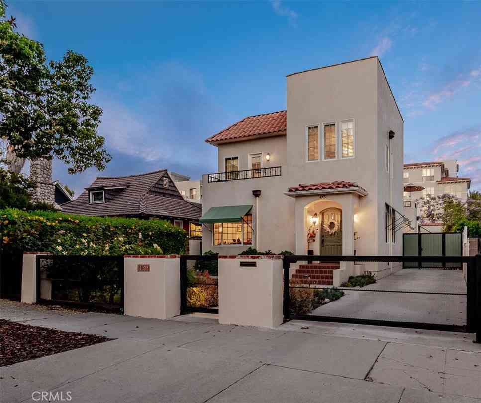 Homes For Sale - 4022 Willowcrest Avenue<br/> Studio City, CA 91604