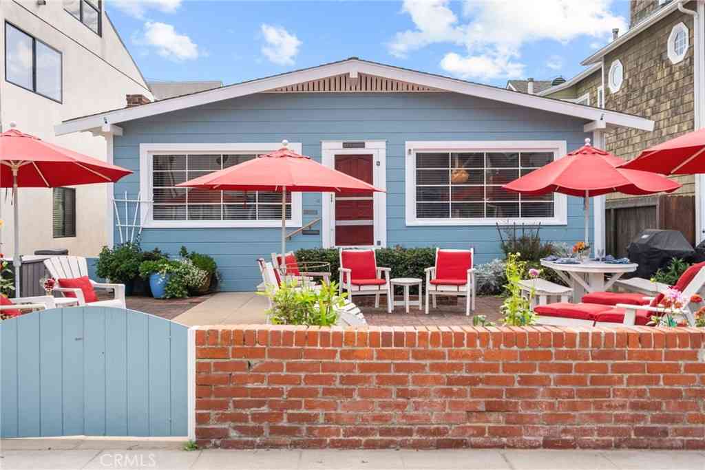 Multifamily For Rent - 36 19th Street<br/> Hermosa Beach, CA 90254