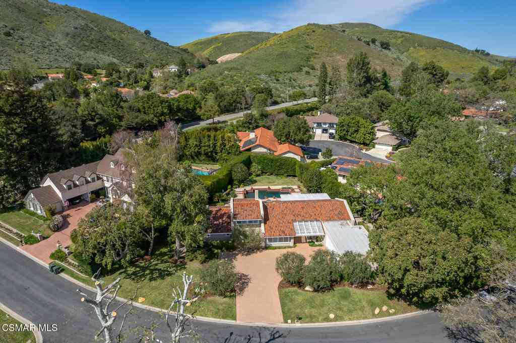 Homes For Sale - 4011 Cresthaven Drive<br/> Ventura County, Westlake Village, CA 91362