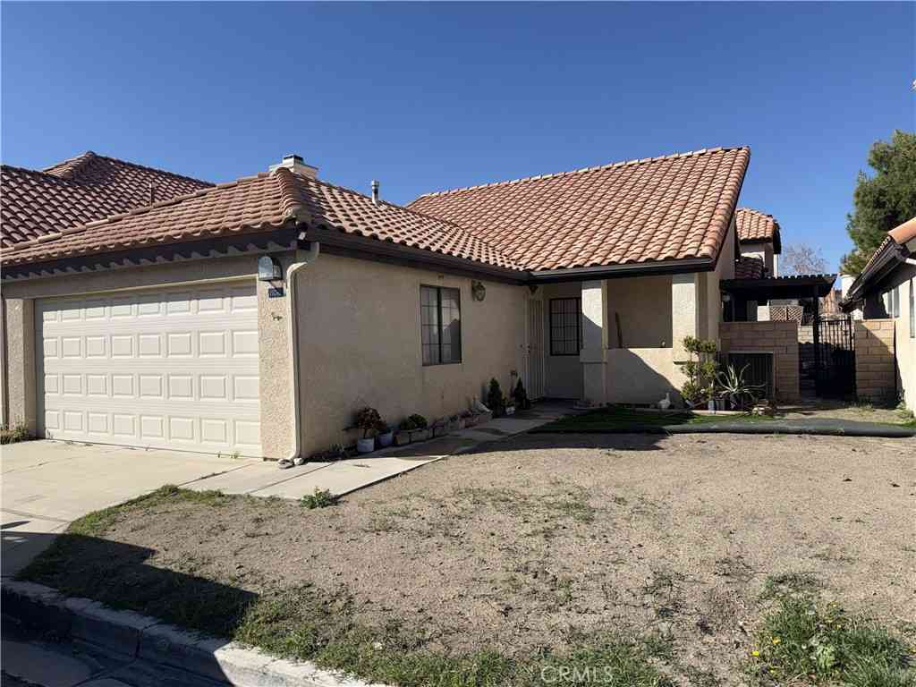 Homes For Rent - 19248 Palm<br/> Apple Valley, CA 92308