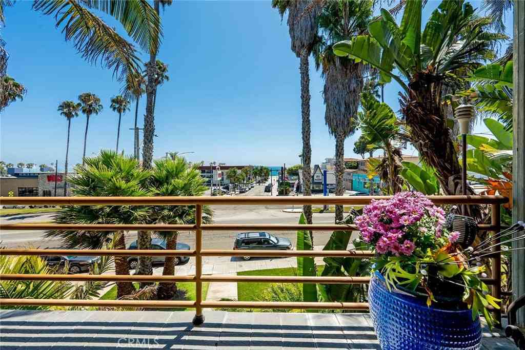Townhouse For Sale - 3811 E Livingston Drive #1<br/> Long Beach, CA 90803
