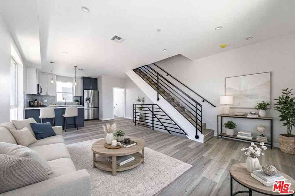 Condo For Rent - 6700 Balboa Boulevard #2<br/> Van Nuys, CA 91406