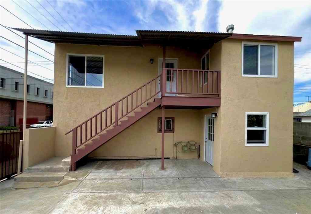 Apartment For Rent - 1561 W 38th Place<br/> Los Angeles, CA 90062