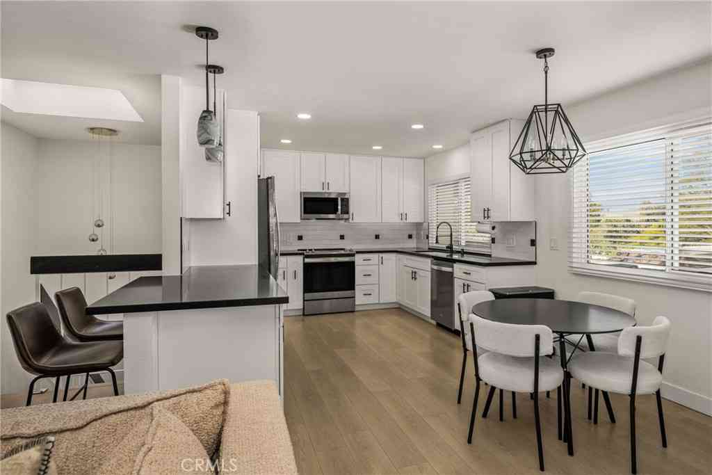 Condo For Sale - 23292 Caminito Andreta<br/> Laguna Hills, CA 92653