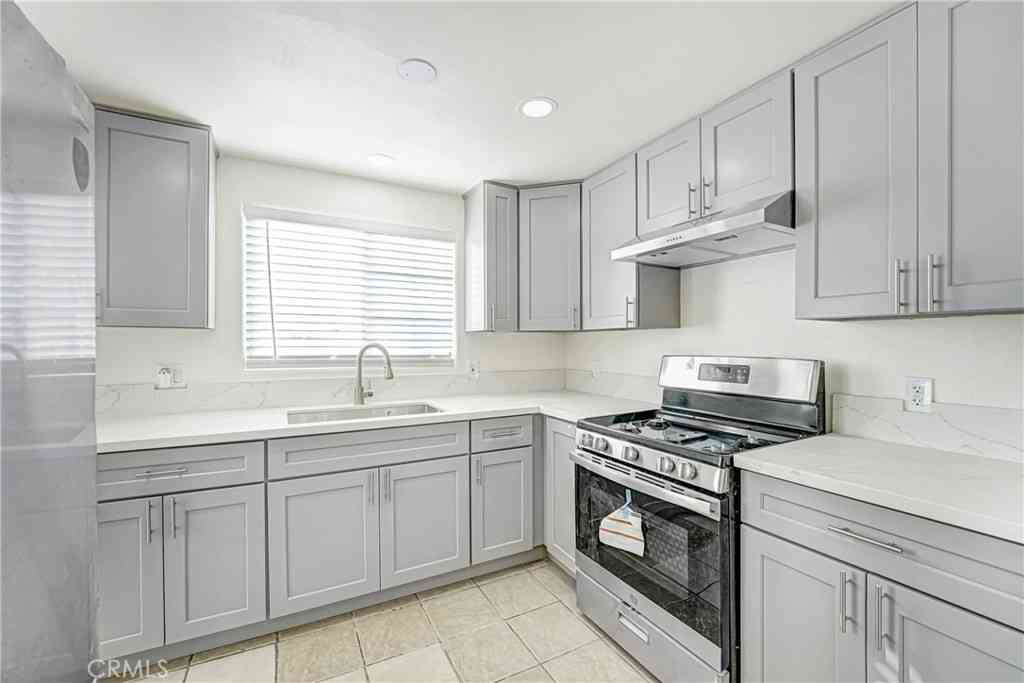 Multifamily For Rent - 400 W 109th Street W #2<br/> Los Angeles, CA 90061