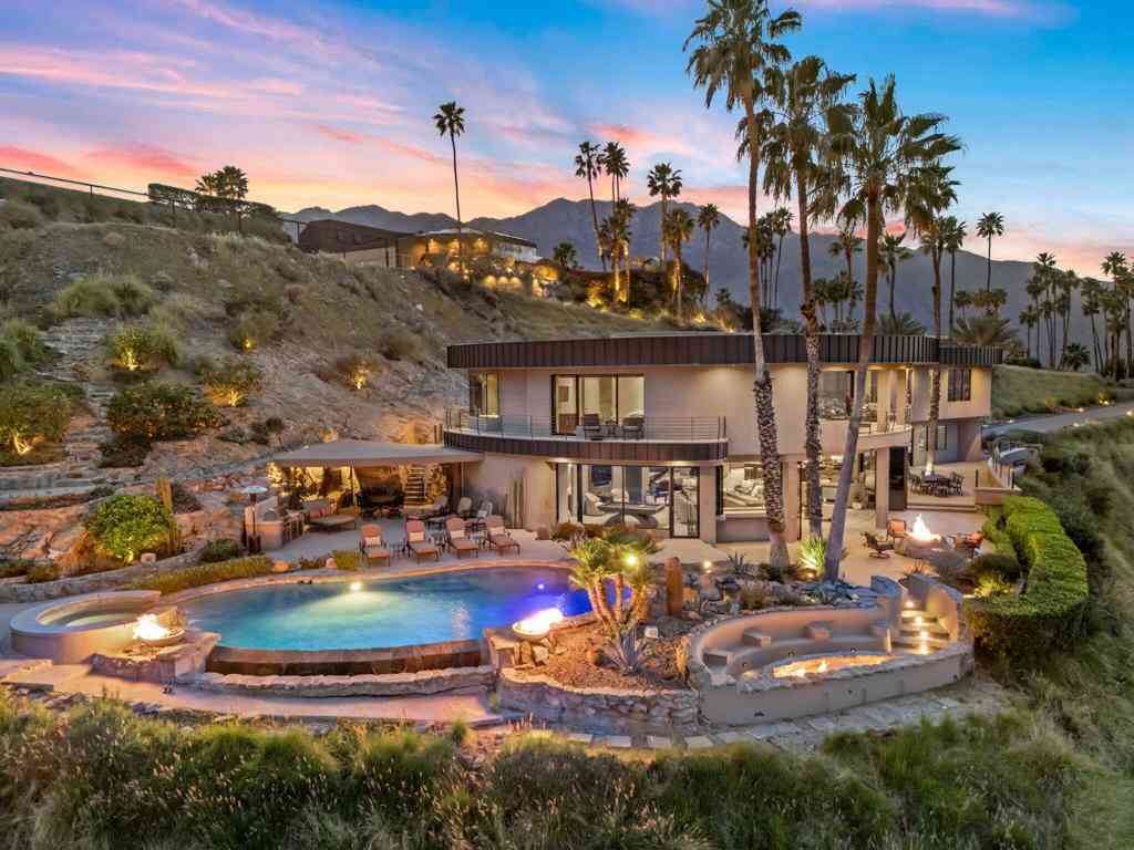 Homes For Sale - 2400 Southridge Drive<br/> Palm Springs, CA 92264