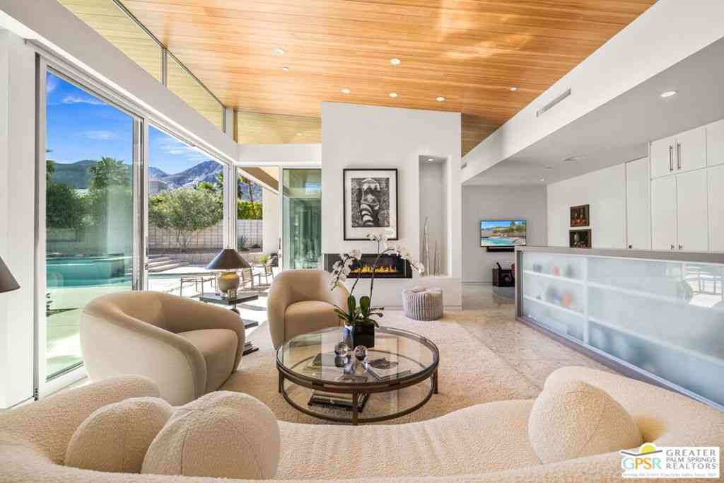 Homes For Sale - 3075 Goldenrod Lane<br/> Palm Springs, CA 92264