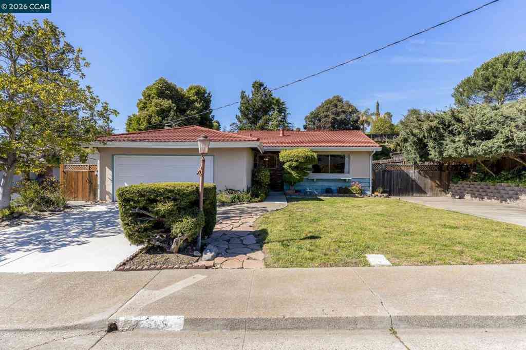 Homes For Sale - 2555 Arroyo Ave<br/> Contra Costa County, Pinole, CA 94564