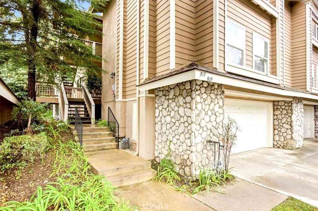 Condo For Sale - 909 Lotus Circle<br/> San Dimas, CA 91773