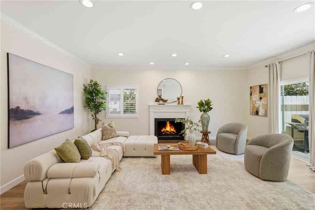 Townhouse For Sale - 1433 S Beverly Drive<br/> Los Angeles, CA 90035