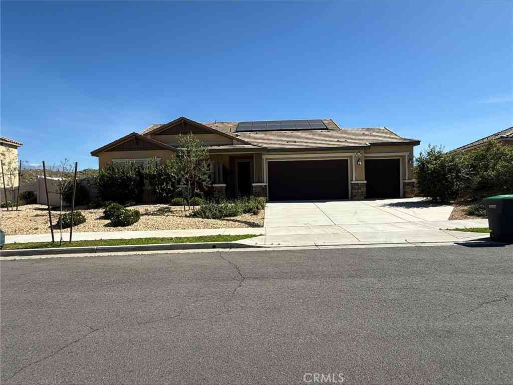 Homes For Sale - 553 Chalakat Court<br/> San Jacinto, CA 92582