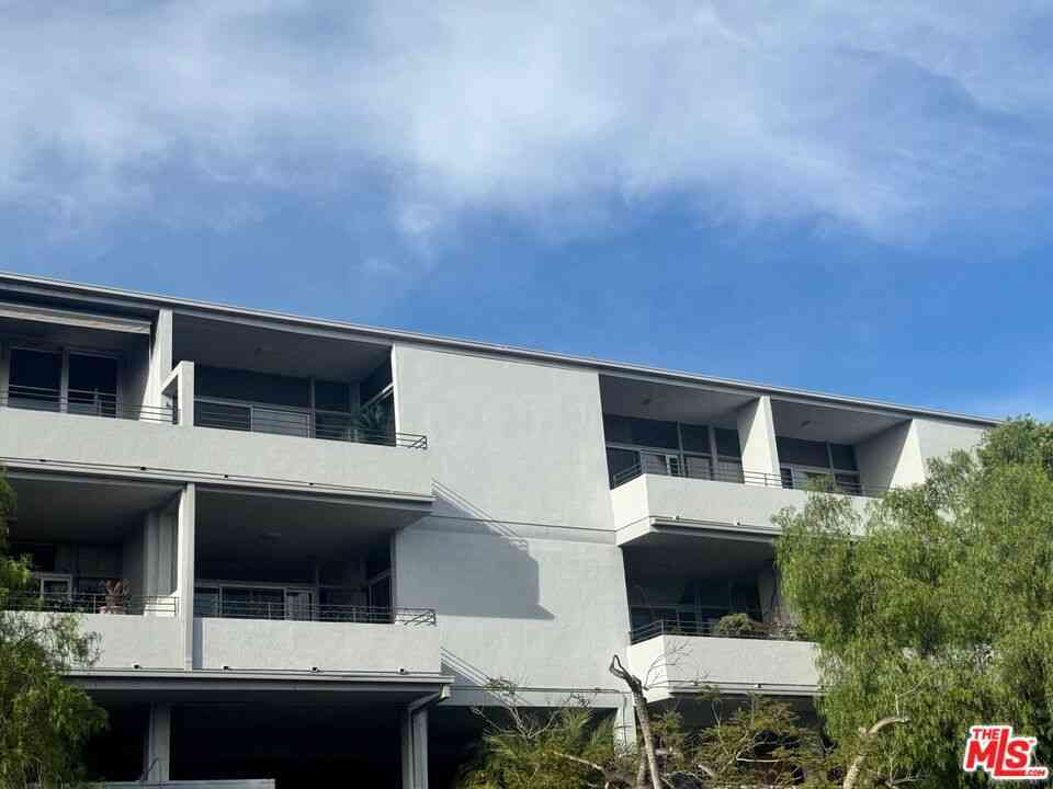Condo For Sale - 16601 Marquez Avenue #301<br/> Pacific Palisades, CA 90272