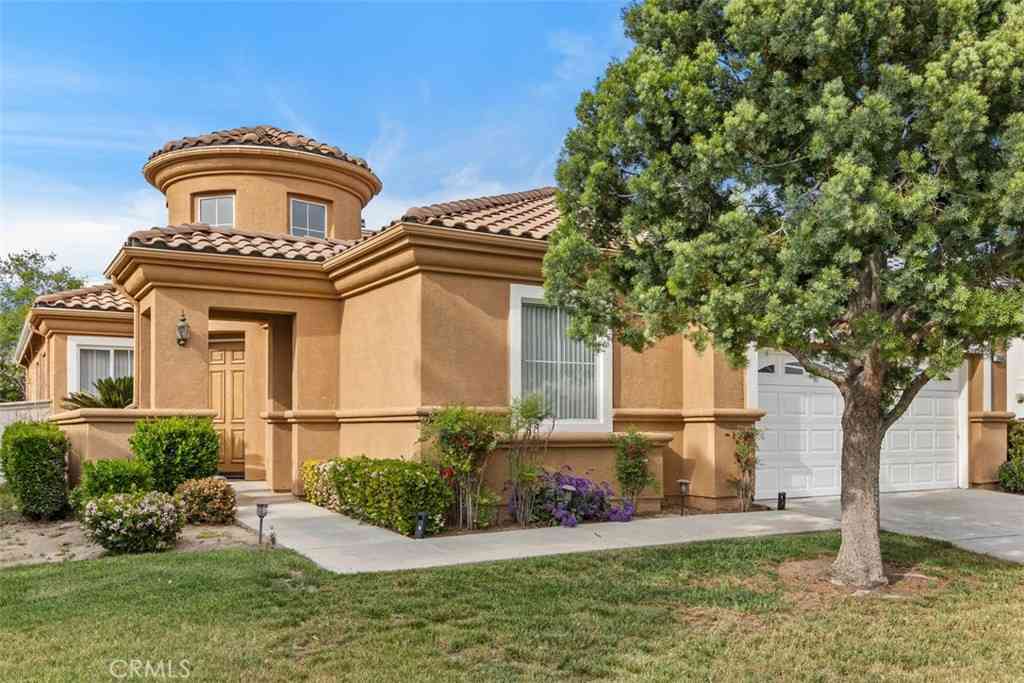 Homes For Sale - 28658 Shady Brook Drive<br/> Menifee, CA 92584