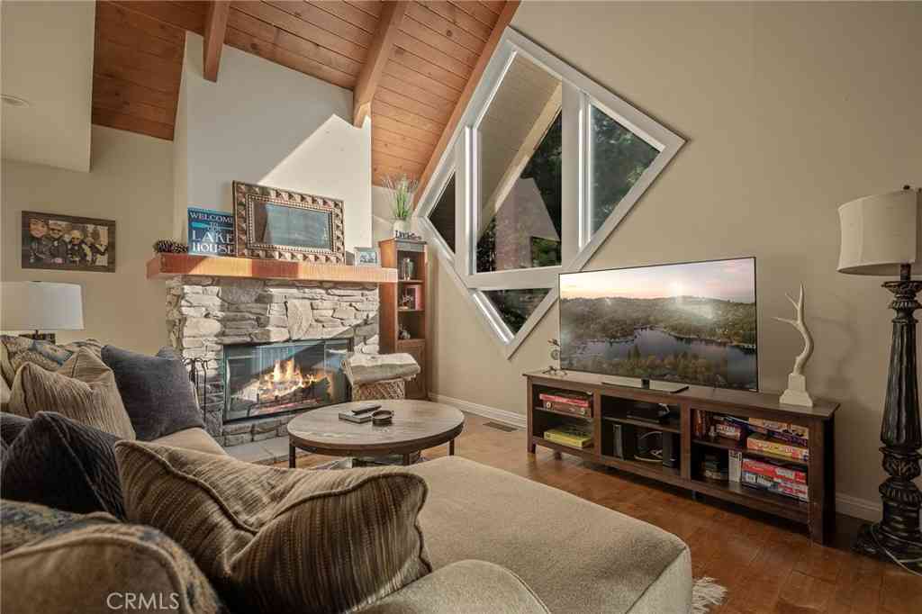 Homes For Sale - 831 Nadelhorn<br/> Lake Arrowhead, CA 92352
