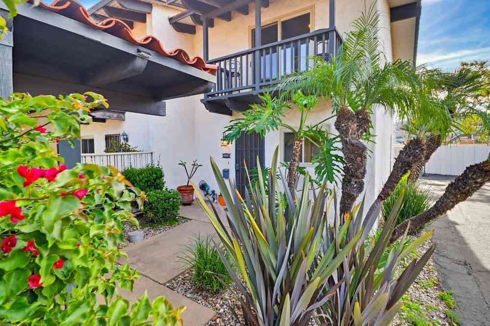 Condo For Sale - 4202 Loma Riviera Ln<br/> San Diego, CA 92110