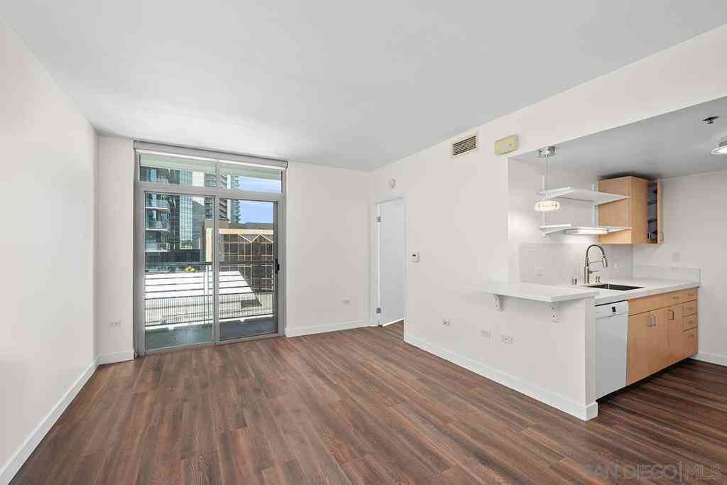 Condo For Sale - 425 W Beech Street #721<br/> San Diego, CA 92101