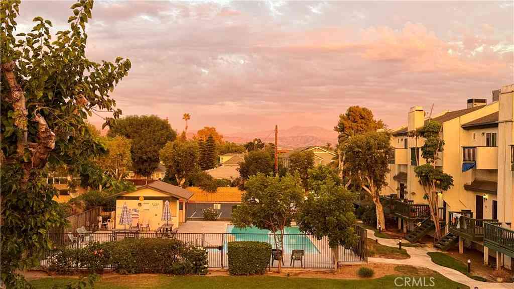 Condo For Sale - 428 W 1st Street<br/> Tustin, CA 92780
