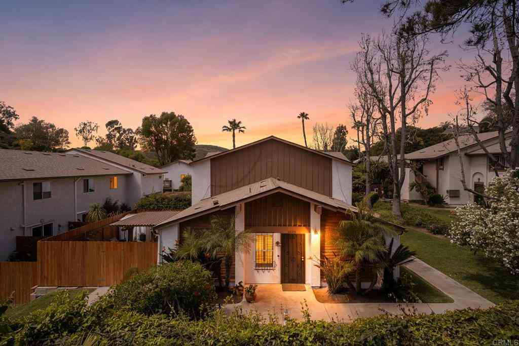 Condo For Sale - 6632 Bell Bluff Avenue #B<br/> San Carlos, CA 92119