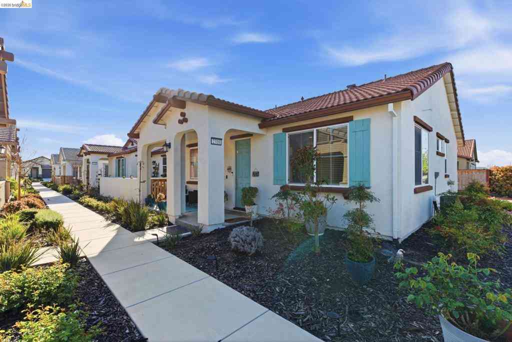 Homes For Sale - 2318 Rustic Oak Ln<br/> Rio Vista, CA 94571