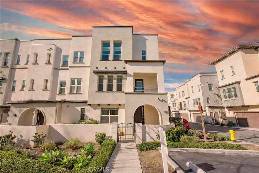 Condo For Sale - 150 Fixie<br/> Irvine, CA 92618