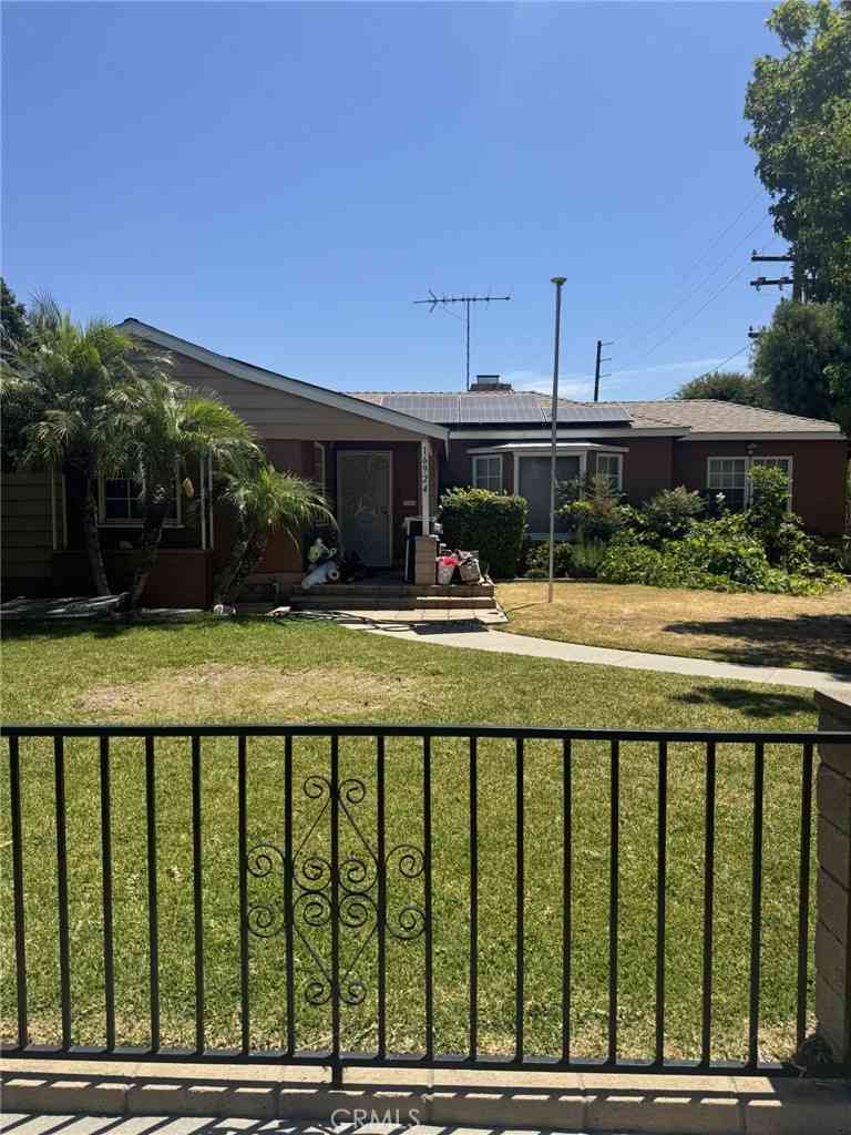 Homes For Sale - 16924 Bixby Avenue<br/> Bellflower, CA 90706