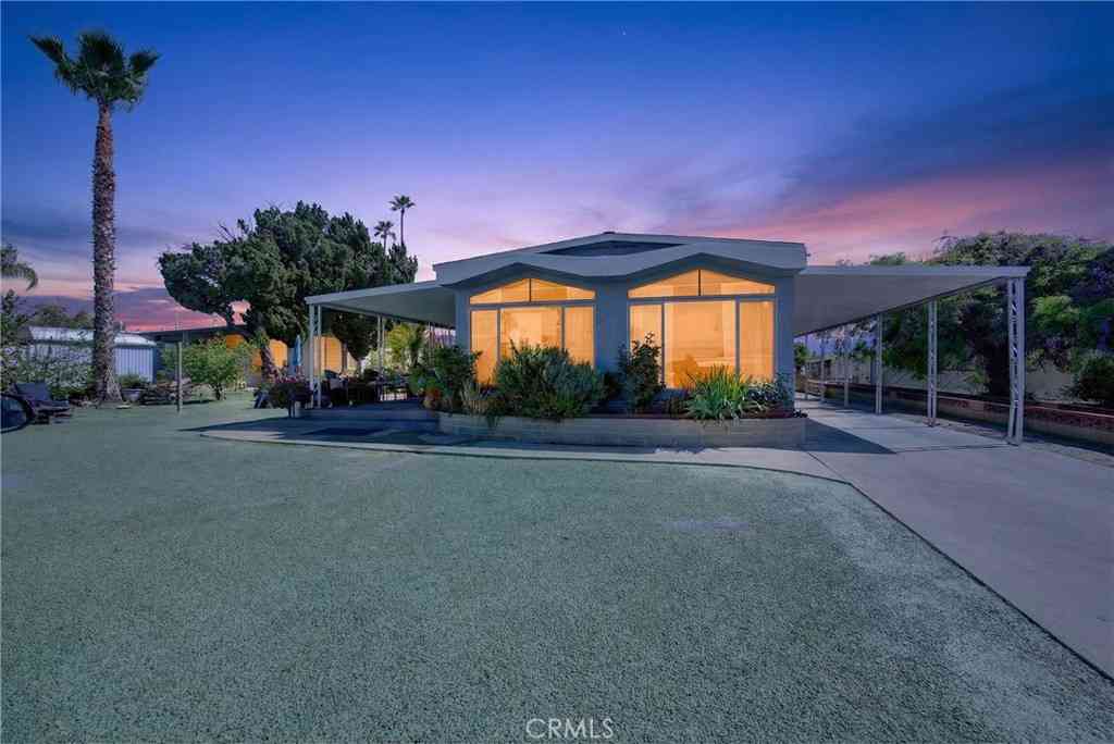 Mobile Home For Sale - 780 Santa Clara Circle<br/> Hemet, CA 92543