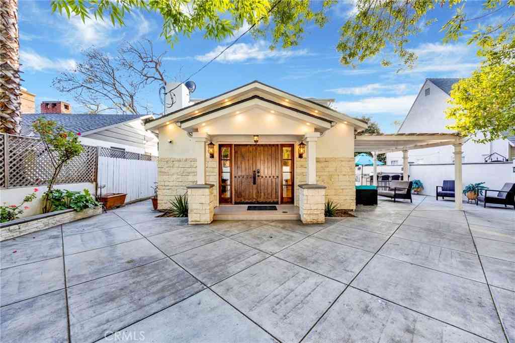 Homes For Sale - 3815 Laurel Canyon<br/> Studio City, CA 91604