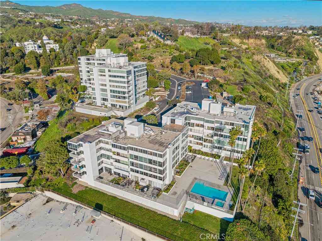 Condo For Sale - 17350 W Sunset #202<br/> Pacific Palisades, CA 90272