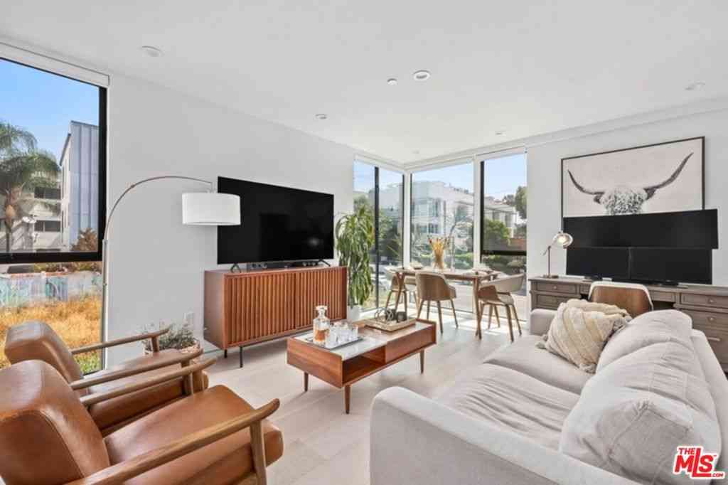 Condo For Sale - 1243 N Gower Street<br/> Los Angeles, CA 90038