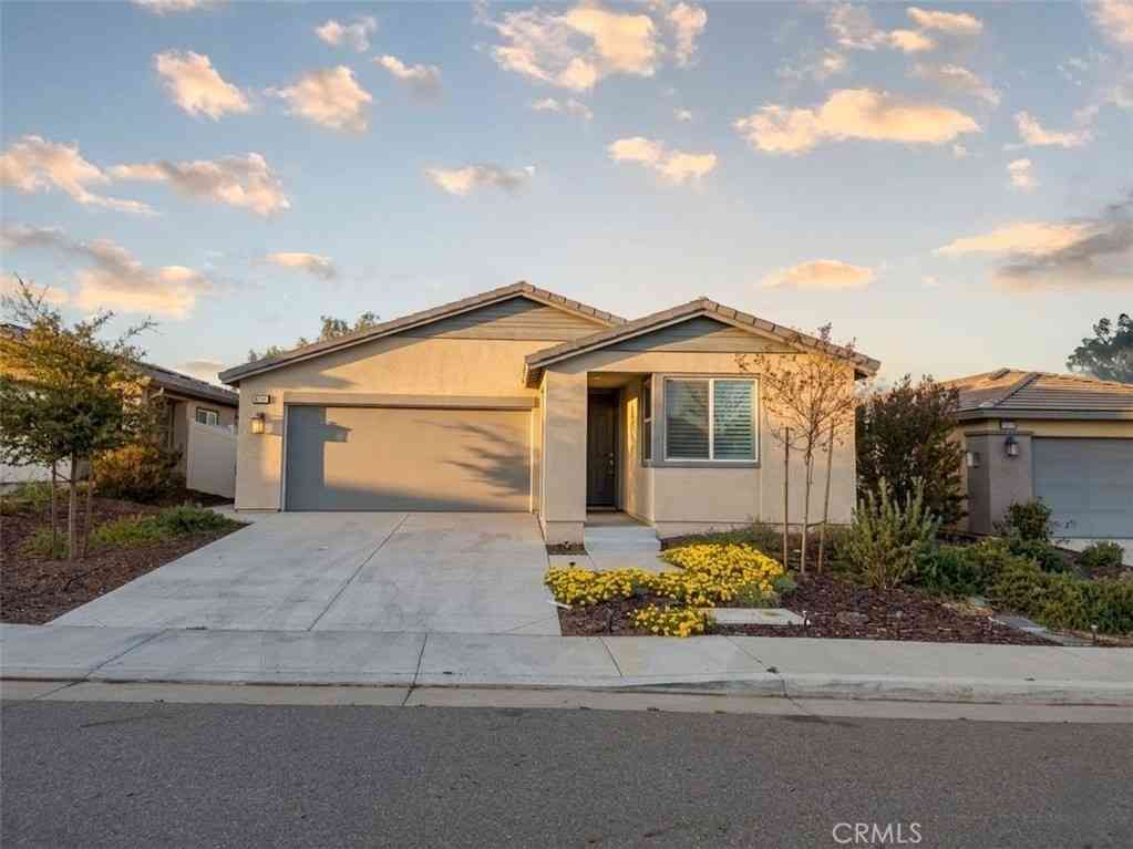 Homes For Sale - 1580 Sunswept Way<br/> Beaumont, CA 92223