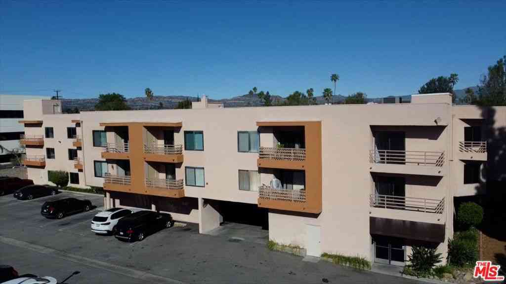 Condo For Sale - 6815 Remmet Avenue #215<br/> Canoga Park, CA 91303