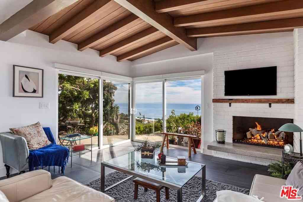 Homes For Sale - 31373 Pacific Coast Highway<br/> Malibu, CA 90265