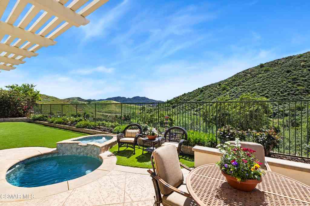Homes For Sale - 3138 Heavenly Ridge Street<br/> Thousand Oaks, CA 91362