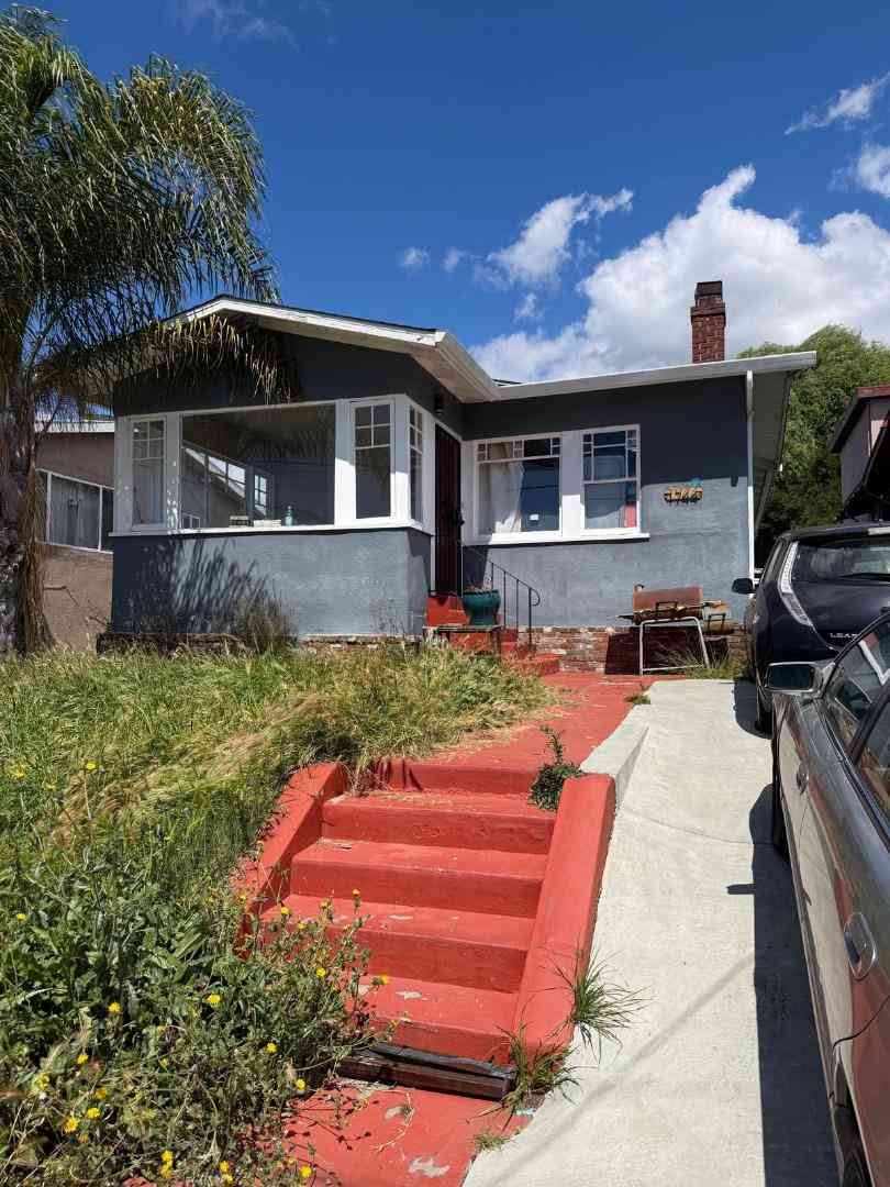 Homes For Sale - 1744 E 22nd Street<br/> Alameda County, Oakland, CA 94606