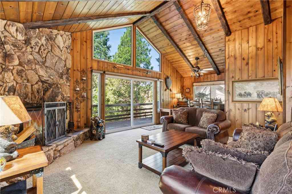 Homes For Sale - 460 Pioneer Road<br/> Lake Arrowhead, CA 92352