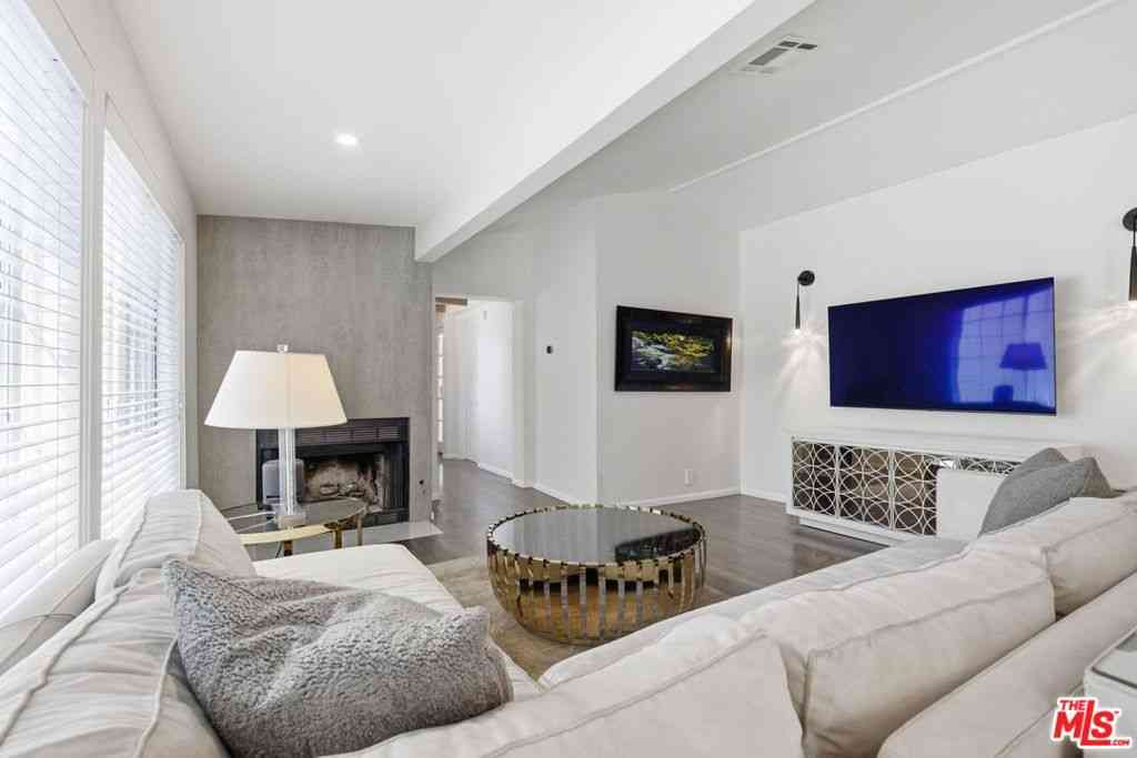 Homes For Rent - 9820 Yoakum Drive<br/> Beverly Hills, CA 90210