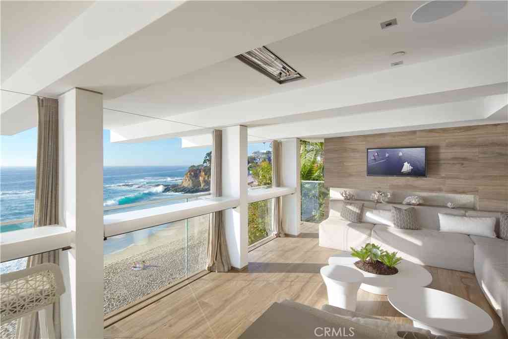 Homes For Sale - 14 Lagunita Drive<br/> Laguna Beach, CA 92651