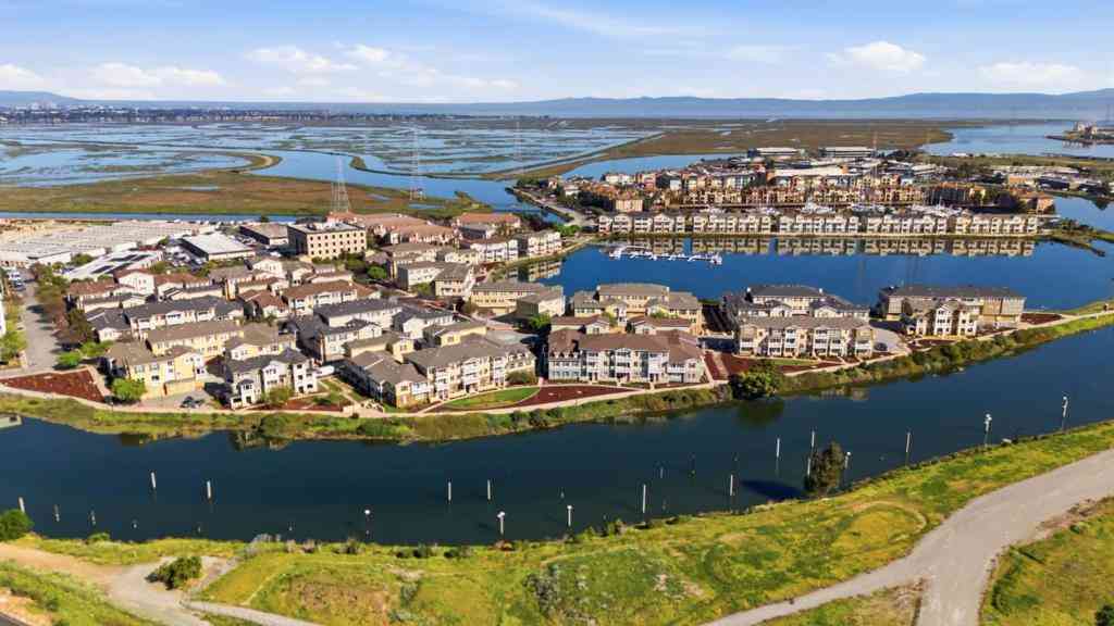 Condo For Sale - 631 True Wind Way #216<br/> Redwood City, CA 94063