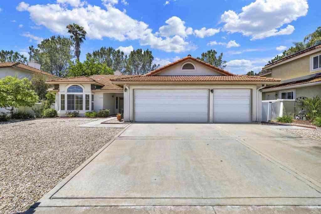 Homes For Sale - 5179 Via Mindanao<br/> Oceanside, CA 92057