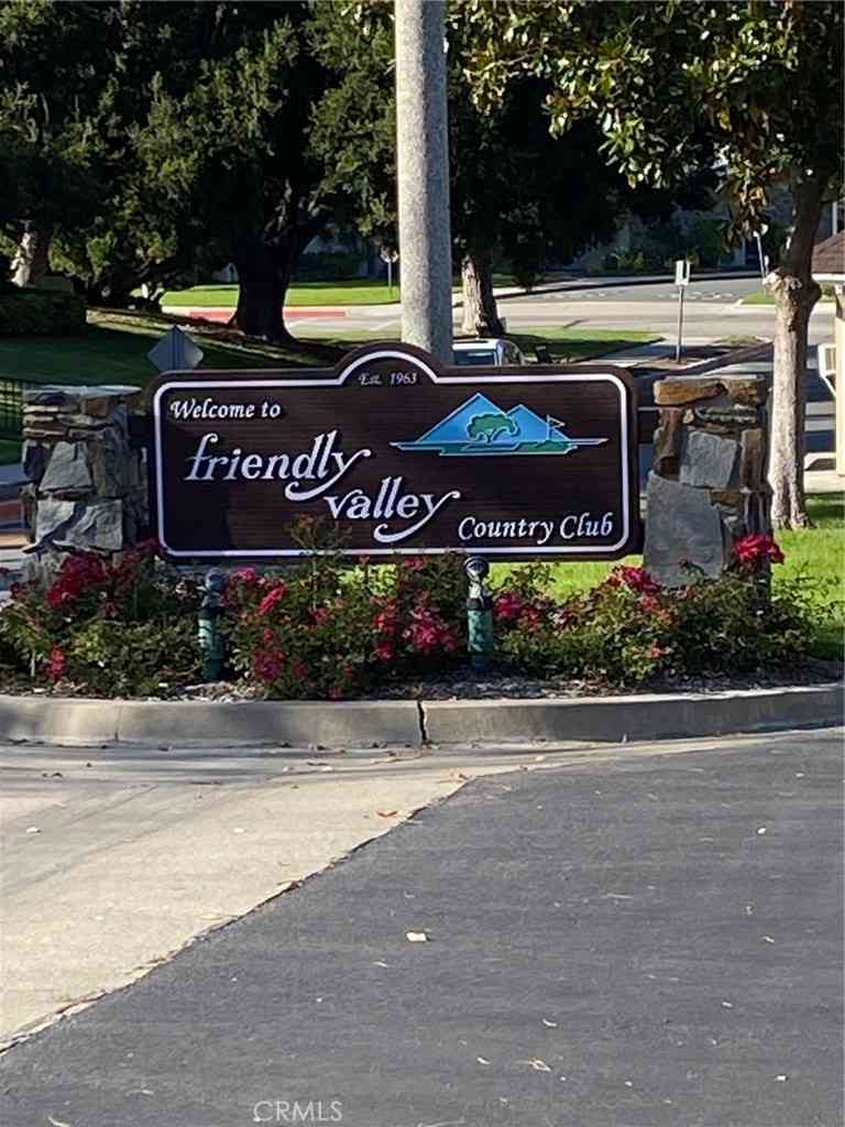 Condo For Rent - 19724 Avenue Of The Oaks<br/> Newhall, CA 91321