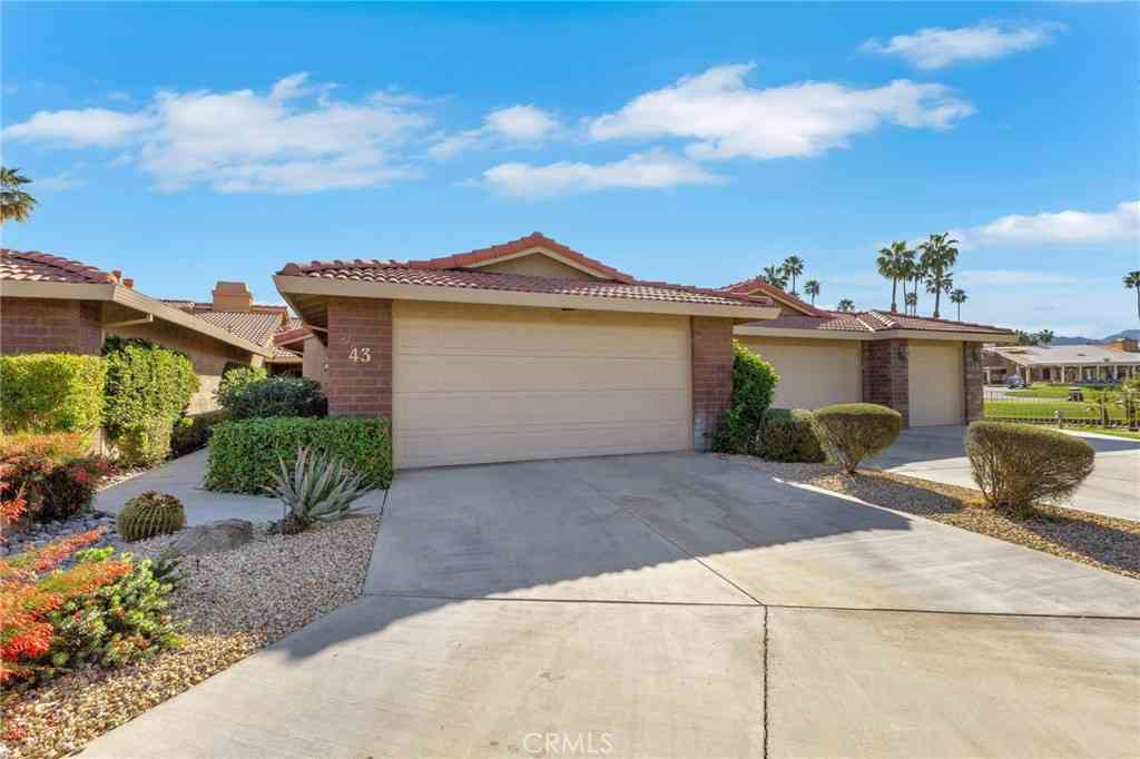 Condo For Sale - 43 Joya<br/> Palm Desert, CA 92260