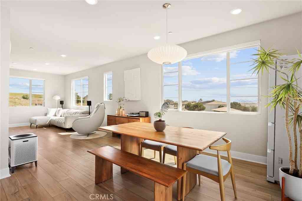 Townhouse For Sale - 1421 W Sunrise Lane<br/> San Pedro, CA 90732